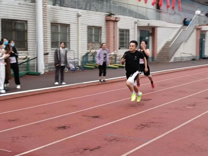 1668998000838014058.jpg 运动会25_副本.jpg